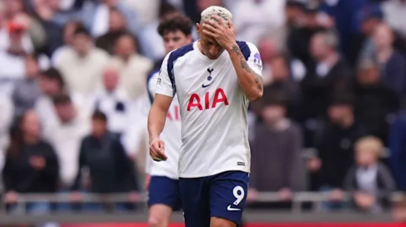 Krisis Tottenham Makin Dalam Dibantai di Kandang, Ancaman Degradasi Semakin Nyata