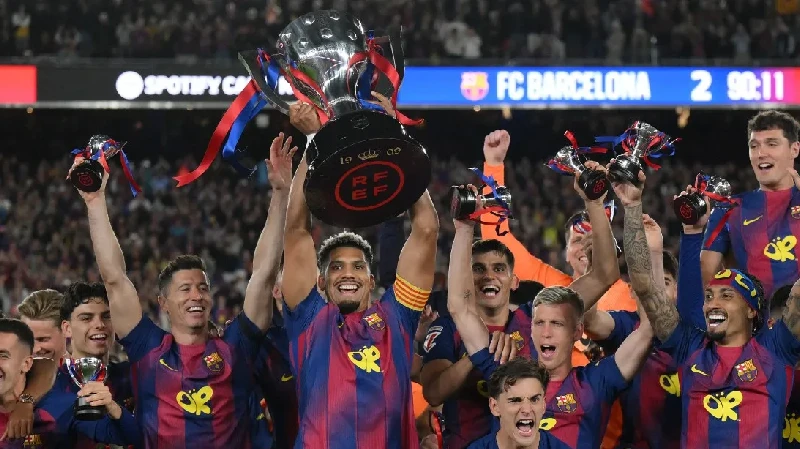 Barcelona Resmi Juara La Liga, Madrid Tertunduk