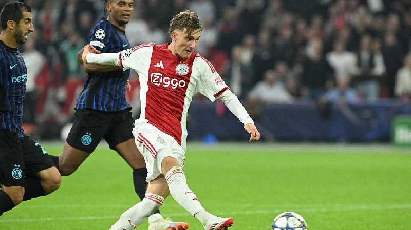 Mika Godts ke Arsenal Talenta Muda Ajax Jadi Buruan Panas Musim Panas