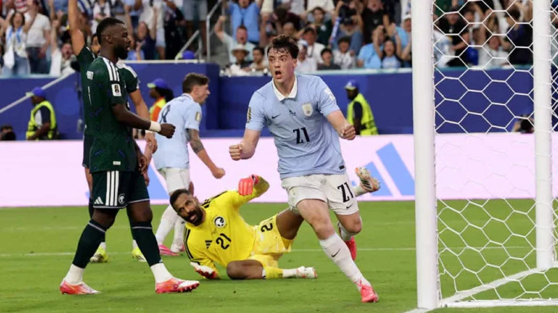Arab Saudi vs Uruguay - Al Owais Menjadi Tembok, La Celeste Terlambat Panas