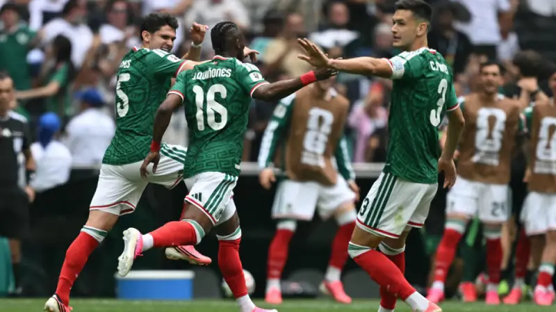 Hasil Mexico vs Afrika Selatan - El Tri Menang 2-0, Laga Panas 3 Kartu Merah
