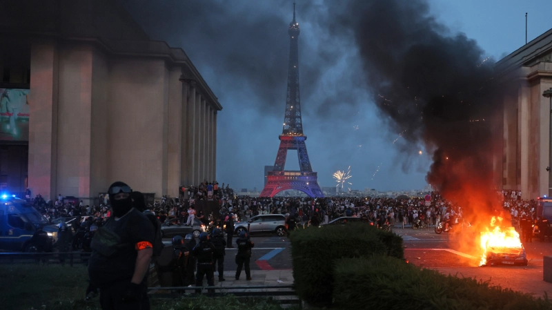 PSG Pesta, Paris Membara Parade Juara Liga Champions yang Tercoreng Kerusuhan