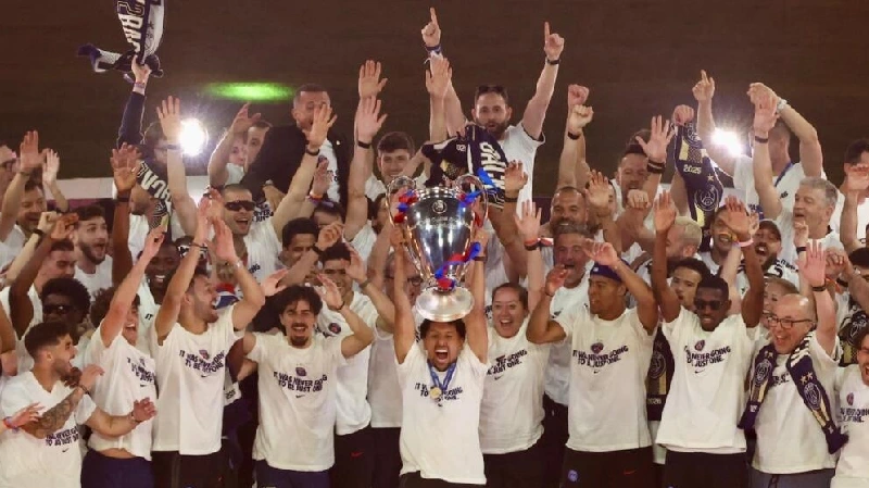 Parade Juara yang Tetap Digelar di Tengah Sorotan