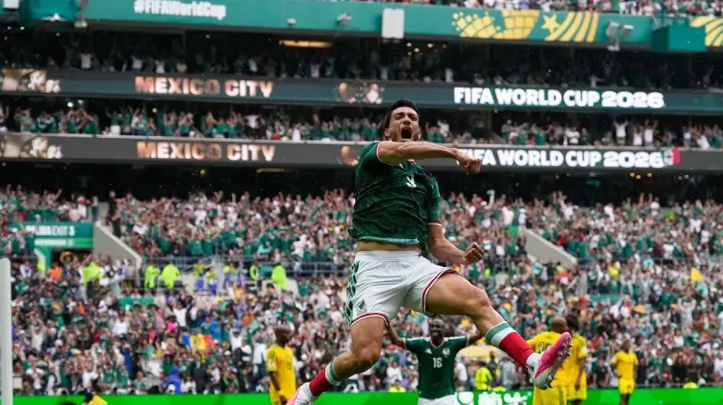 Raul Jimenez Gandakan Keunggulan Meksiko