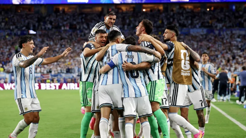 Analisis Argentina Kontrol Bola, Kreativitas, dan Risiko di Belakang Garis Tekan