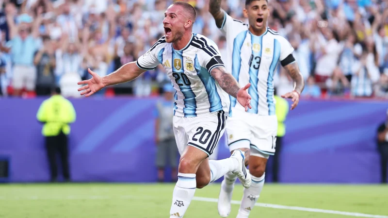 Argentina Unggul Cepat lewat Skema Bola Mati