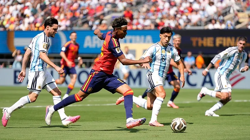 Babak pertama - Spanyol menguasai bola, Argentina menutup ruang