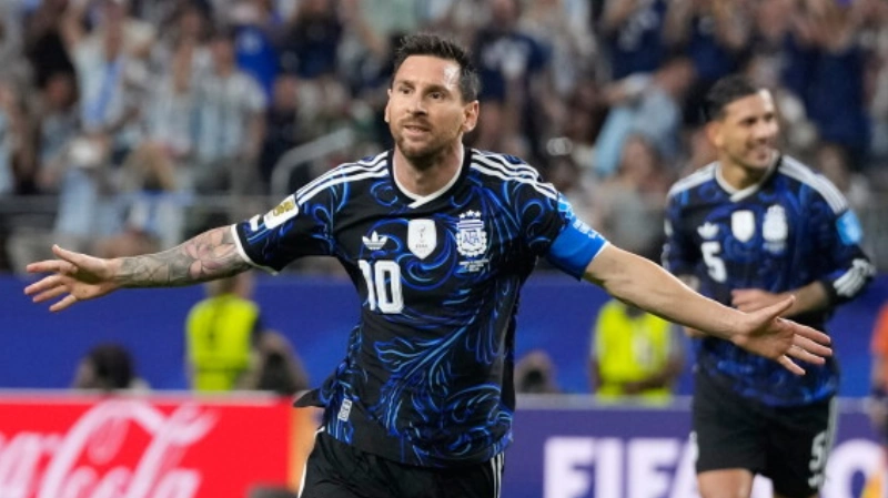 Mengapa Argentina Memilih Jersey Biru Tua