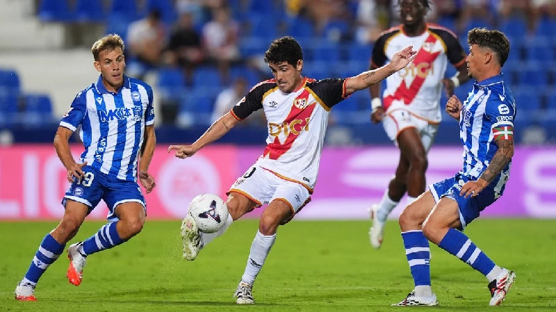 Analisis Rayo Vallecano Bertahan Rapat, Menyerang dengan Sedikit Sentuhan