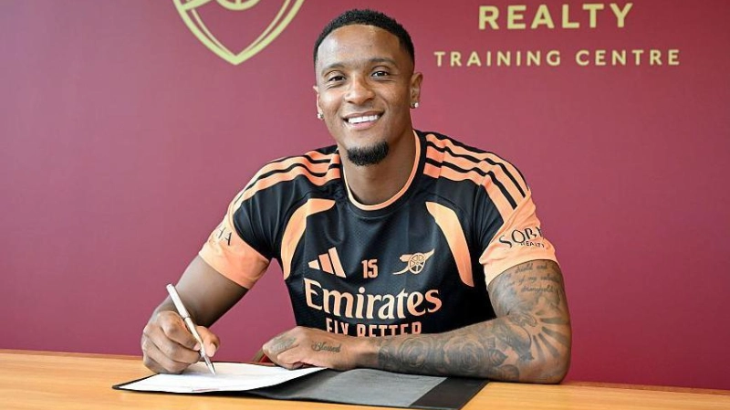 Resmi! Arsenal Rekrut Ezri Konsa untuk Perkuat Lini Belakang
