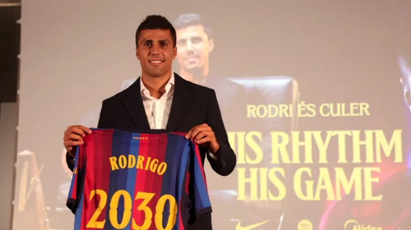 Rodri Resmi Gabung Barcelona hingga 2030, Blaugrana Menang dalam Perburuan Gelandang Elite