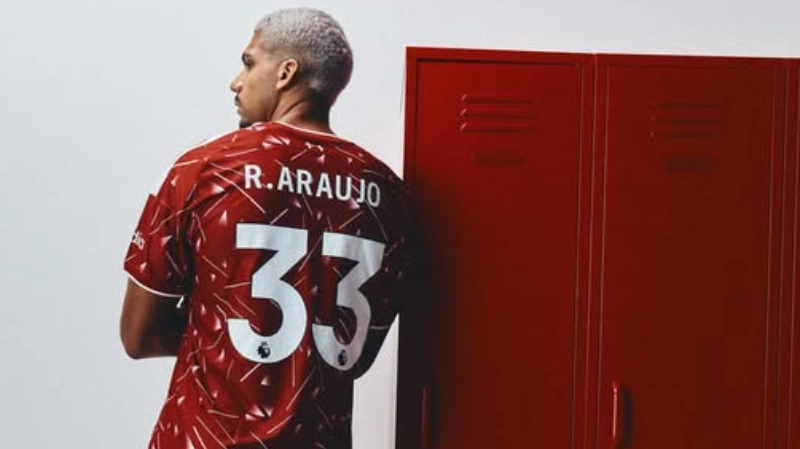 Ronald Araujo Memilih Nomor 33 di Liverpool