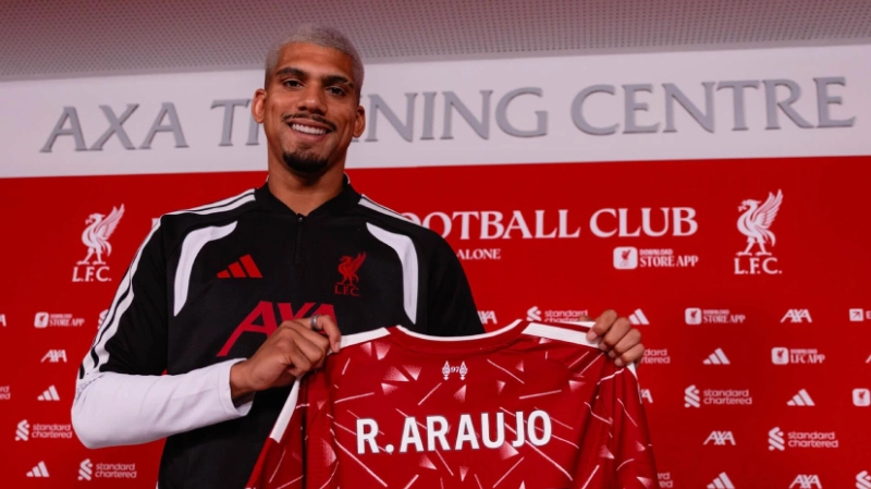 Ronald Araujo Resmi Gabung Liverpool, Nomor 33 Jadi Simbol Awal Baru di Anfield
